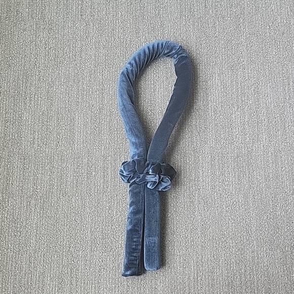 Blue Velvet Hair Curler - Picture 1 of 1